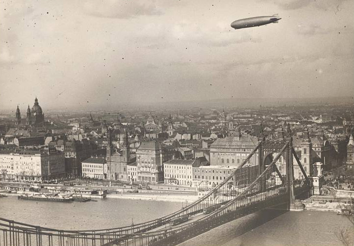 Zeppelin Budapest felett